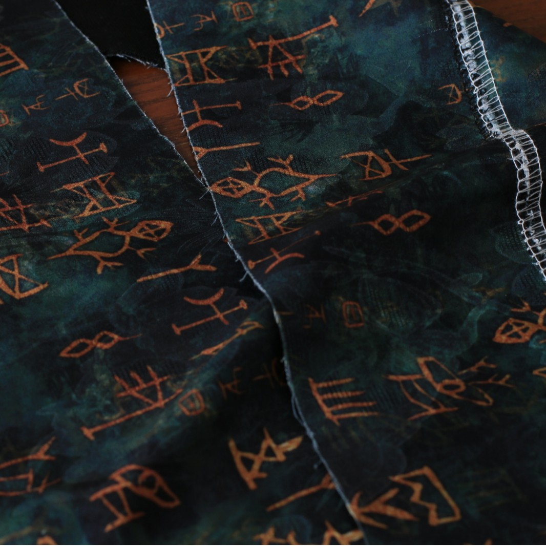 Oracle Bone Script Jacquard Re - Sewing Tie Dye recension och pris